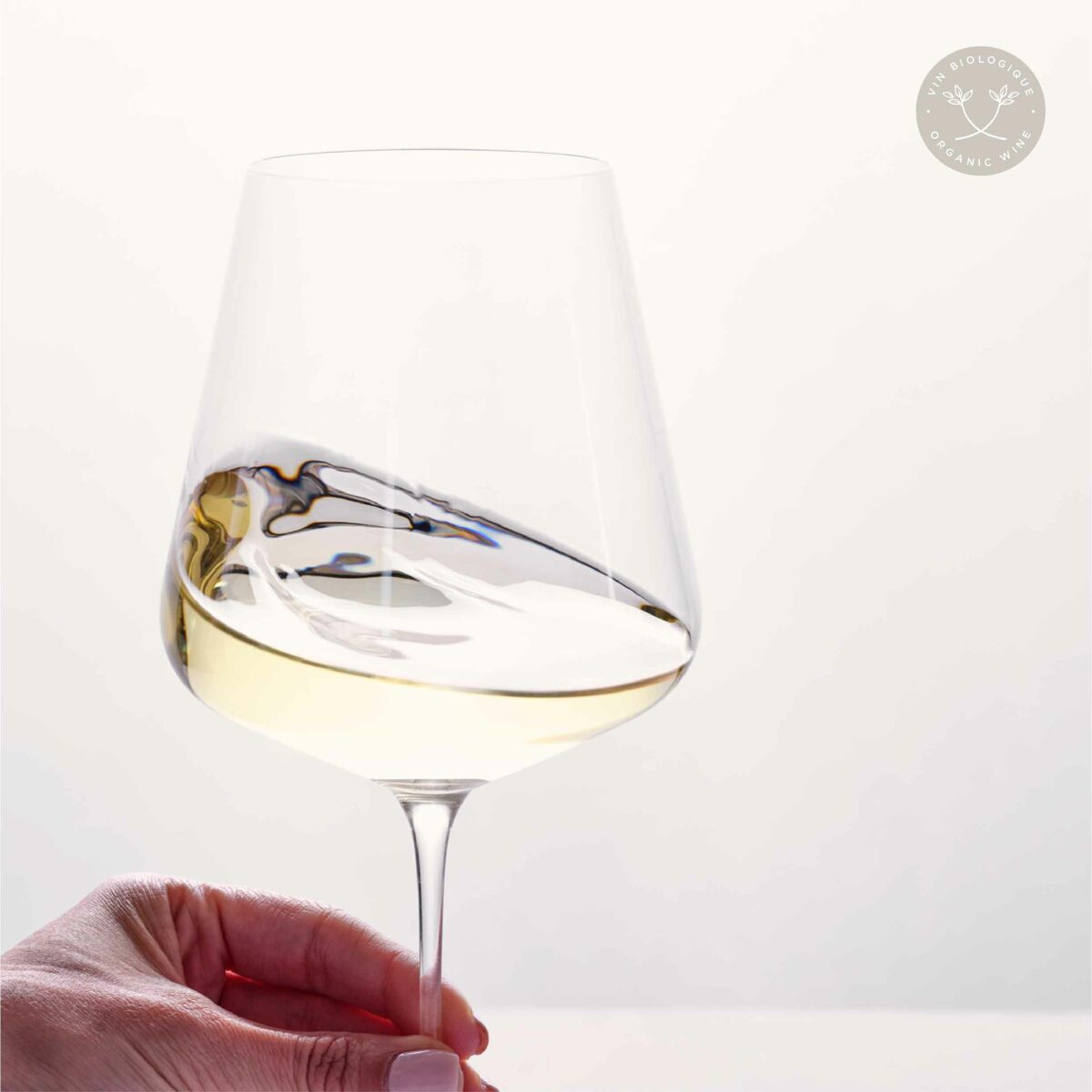 Verre de vin blanc bio-Domaine-Mia Vins de Bourgogne Mercurey-Rully